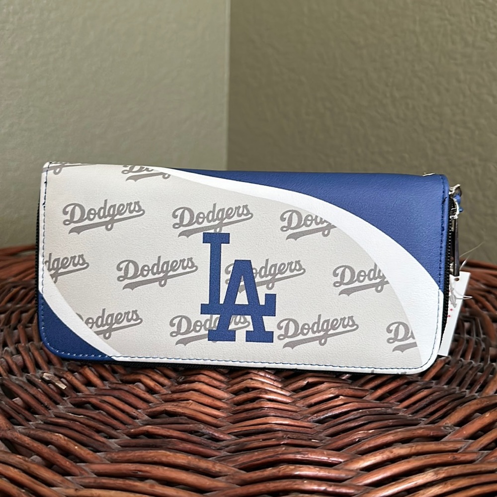 Los Angeles Dodgers curve zip organizer wallet